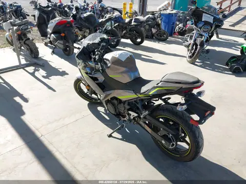 2021 Kawasaki EX400 VIN JKAEXKG18MDAC5036 фото 3