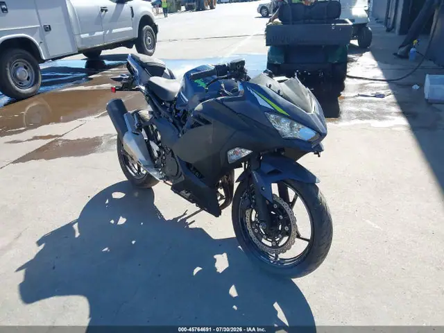 JKAEXKG13NDAG4327 — 2022 Kawasaki EX400, Угон (Theft), фото до ремонта