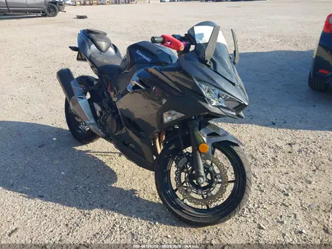 JKAEXKH12NDAF9005 — 2022 Kawasaki EX400, Естественный износ (Normal Wear & Tear), фото до ремонта