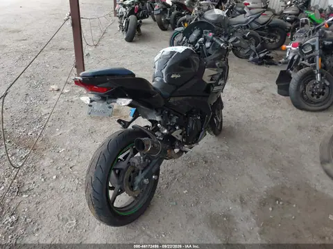 2022 Kawasaki EX400 VIN JKAEXKG18NDAF2240 фото 4
