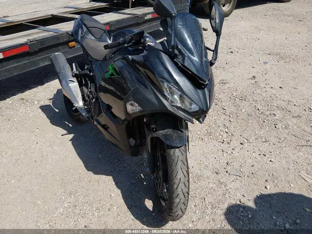 JKAEXKG14PDAS4295 — 2023 Kawasaki EX400, Передняя часть (Front End), фото до ремонта