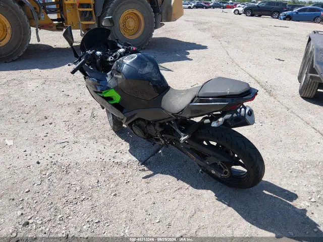 JKAEXKG14PDAS4295 — 2023 Kawasaki EX400, фото 3 с аукциона IAAI 13.10.2026, Передняя часть