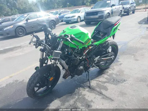 2023 Kawasaki EX400 VIN JKAEXKG14PDAS0487 фото 2