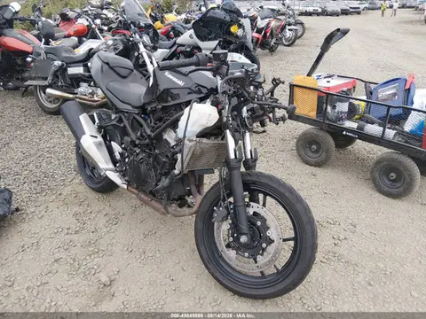 ML5EXGG13RDA12784 — 2024 Kawasaki EX500, Передняя часть (Front End), фото до ремонта