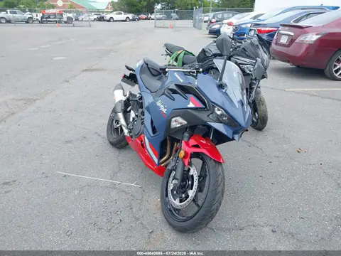 ML5EXGG1XTDA82239 — 2026 Kawasaki EX500, Передняя часть слева (Left Front), фото до ремонта