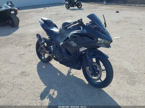 ML5EXGG17TDA72901 — 2026 Kawasaki EX500, Left & Right Side, фото до ремонта