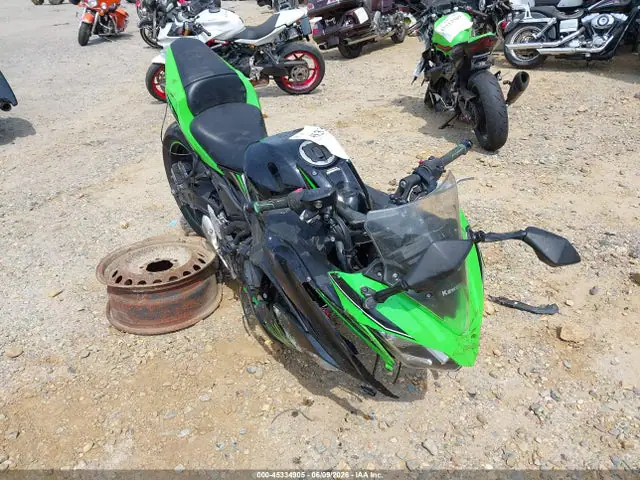 JKAEXEK10HDA02515 — 2017 Kawasaki EX650 F, Передняя часть (Front End), фото до ремонта