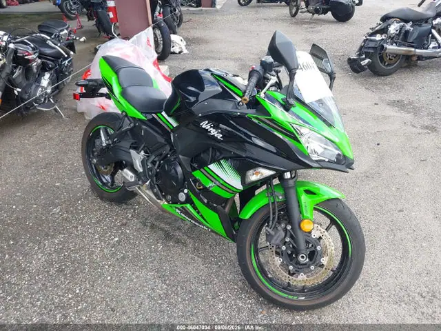 JKAEXEK19HDA01203 — 2017 Kawasaki EX650 F, Передняя часть (Front End), фото до ремонта