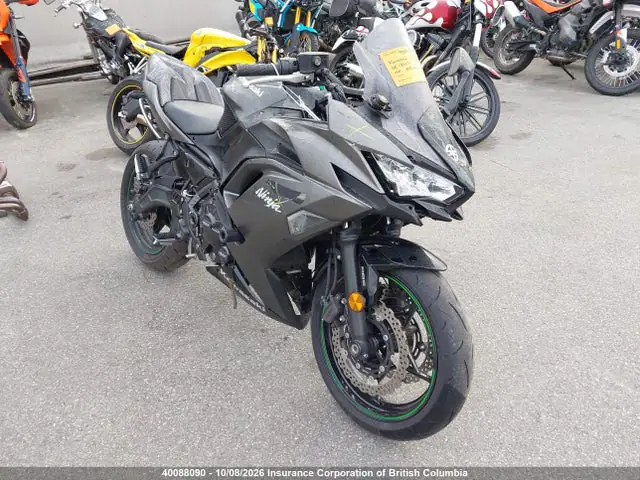 ML5EXEP18PDA99616 — 2023 Kawasaki EX650 P, Левый бок (Left Side), фото до ремонта