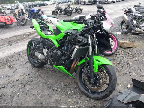 ML5EXER15PDA89963 — 2023 Kawasaki EX650 R, Передняя часть (Front End), фото до ремонта
