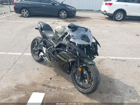 ML5EXER18RDAD5507 — 2024 Kawasaki EX650 R, Передняя часть (Front End), фото до ремонта