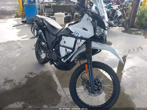 ML5KLEG19RDA30418 — 2024 Kawasaki KL650 G, Передняя часть (Front End), фото до ремонта