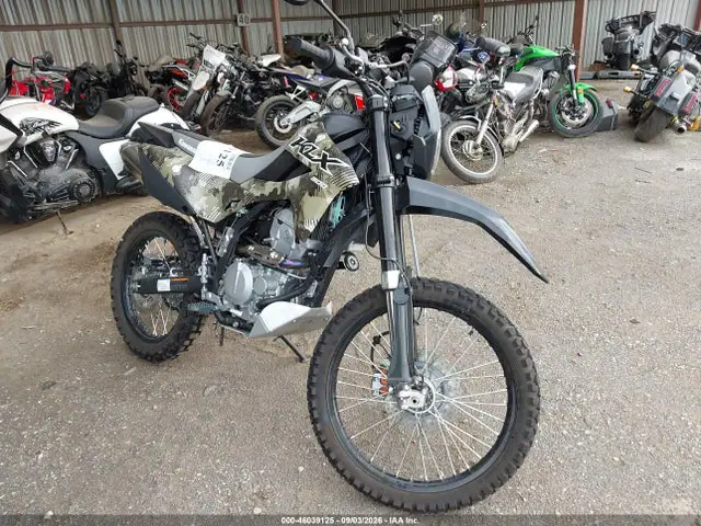 ML5LXBF10TDA47348 — 2026 Kawasaki KLX300 F, Правый бок (Right Side), фото до ремонта