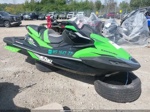 KAW80027A424 — 2024 Kawasaki Ultra 310 R, Повреждение двигателя (Engine Damage), фото до ремонта