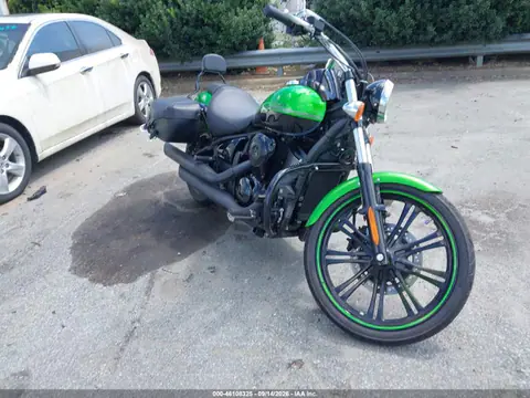 JKAVN2C15JA070123 — 2018 Kawasaki VN900 C, Левый бок (Left Side), фото до ремонта