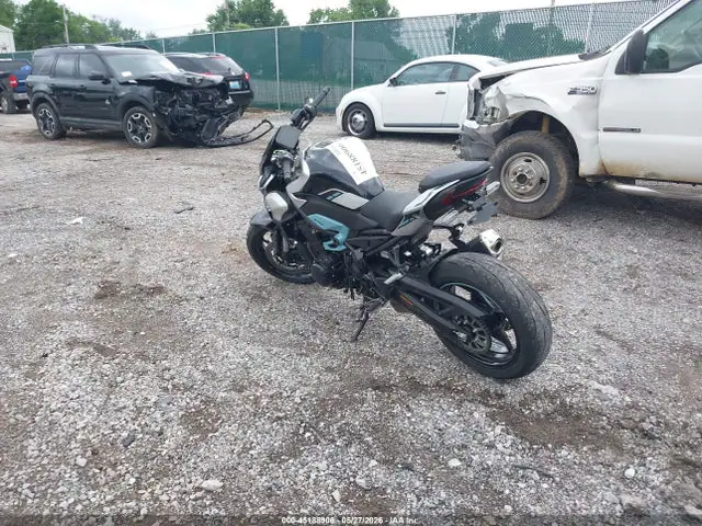 ML5ZRDS16SDA06324 — 2025 Kawasaki ZR900 S, фото 3 с аукциона IAAI 30.09.2026, Левый и правый бока
