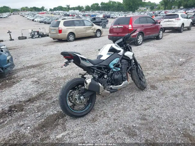 ML5ZRDS16SDA06324 — 2025 Kawasaki ZR900 S, фото 4 с аукциона IAAI 30.09.2026, Левый и правый бока