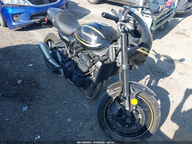 JKAZR2E15PA012492 — 2023 Kawasaki ZR900, Левый бок (Left Side), фото до ремонта