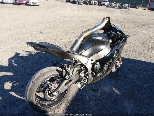 JKBZXVL12SA017597 — 2025 Kawasaki ZX1002 L, фото 4 с аукциона IAAI 13.10.2026, Повреждения со всех сторон