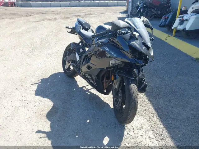 ML5ZXCP19SDA38774 — 2025 Kawasaki ZX400 P, Передняя часть (Front End), фото до ремонта