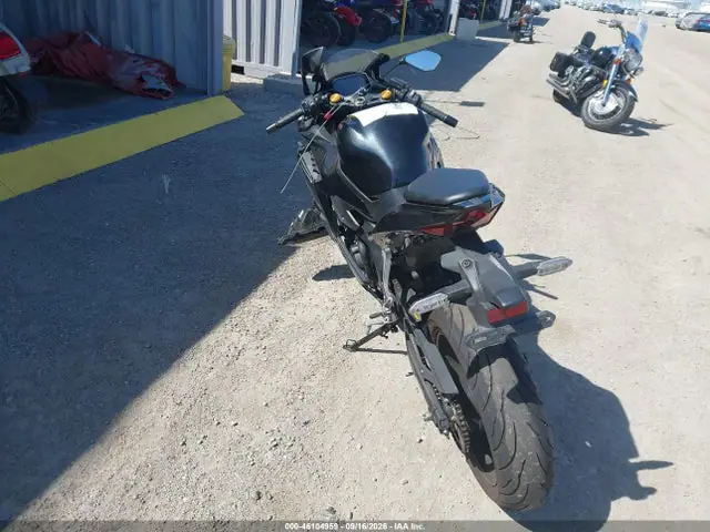 ML5ZXCP19SDA38774 — 2025 Kawasaki ZX400 P, фото 3 с аукциона IAAI 14.10.2026, Передняя часть