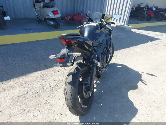 ML5ZXCP19SDA38774 — 2025 Kawasaki ZX400 P, фото 4 с аукциона IAAI 14.10.2026, Передняя часть