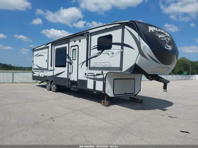 4YDF38021GE760093 — 2016 Keystone RV Fifth Wheel, Повреждение штормом (Storm Damage), фото до ремонта