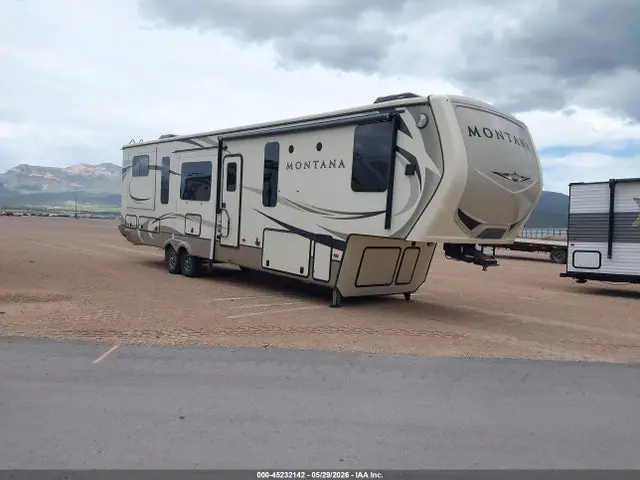 4YDF37921J4704147 — 2018 Keystone RV Montana, Задняя часть (Rear), фото до ремонта