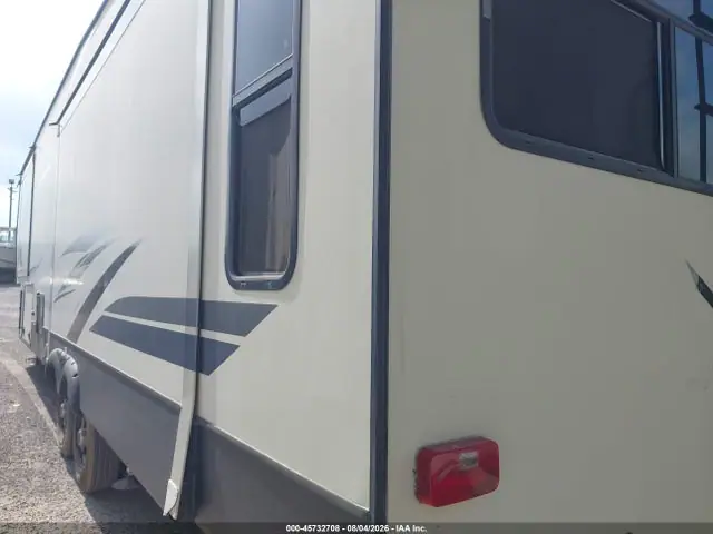 4YDF33125KA740124 — 2019 Keystone Montana, фото 3 с аукциона IAAI 13.10.2026, Подтопление