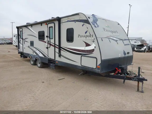 4YDT28129GT413580 — 2016 Keystone Passport G/T G/T, Передняя часть (Front), фото до ремонта