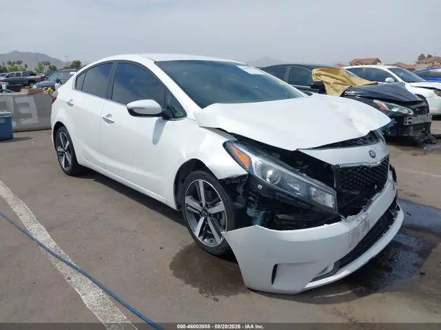 3KPFL4A81HE071854 — 2017 Kia Forte EX, Передняя часть слева (Left Front), фото до ремонта