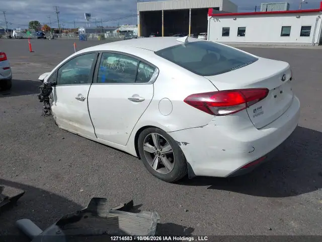 3KPFL4A83JE222425 — 2018 Kia Forte EX, фото 3 с аукциона IAAI 13.10.2026, Передняя часть