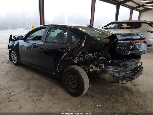 3KPF24AD7ME370713 — 2021 Kia Forte FE, фото 3 с аукциона IAAI 14.10.2026, Передняя и задняя части