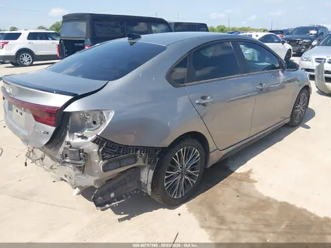 2022 KIA Forte Gt-line VIN 3KPF54AD8NE436596 фото 4