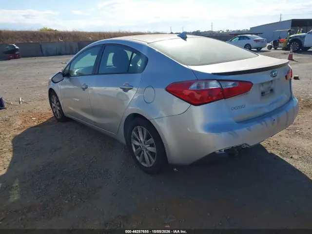 KNAFX4A66F5271315 — 2015 Kia Forte LX, фото 3 с аукциона IAAI 14.10.2026, Естественный износ