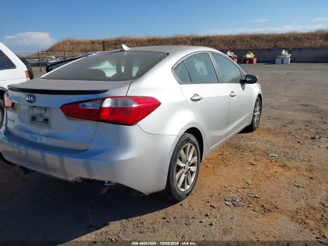 KNAFX4A66F5271315 — 2015 Kia Forte LX, фото 4 с аукциона IAAI 14.10.2026, Естественный износ