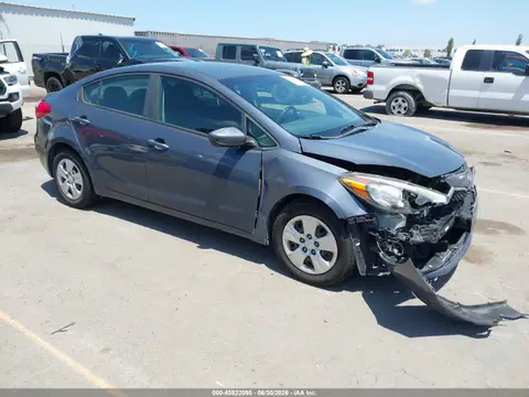 KNAFK4A61G5611454 — 2016 Kia Forte LX, Передняя часть (Front End), фото до ремонта