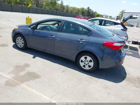 2016 KIA FORTE LX VIN KNAFK4A61G5611454 фото 3