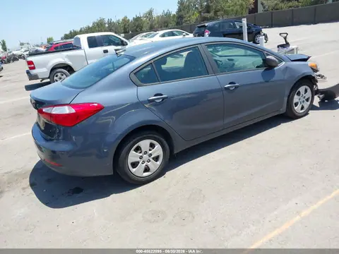 2016 KIA FORTE LX VIN KNAFK4A61G5611454 фото 4
