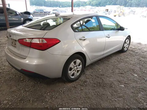 2016 KIA FORTE LX VIN KNAFK4A67G5559022 фото 4