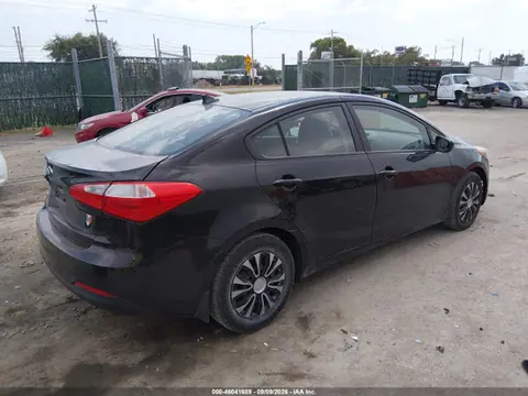 2016 KIA FORTE LX VIN KNAFK4A65G5531459 фото 4