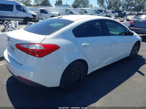 2016 KIA FORTE LX VIN KNAFK4A67G5615766 фото 4