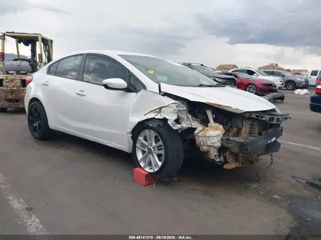 KNAFK4A60G5517338 — 2016 Kia Forte LX, Передняя часть справа (Right Front), фото до ремонта