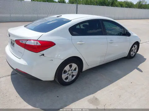 2016 KIA FORTE LX VIN KNAFK4A65G5616480 фото 4