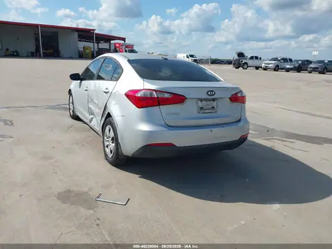 2016 KIA FORTE LX VIN KNAFK4A63G5510920 фото 3