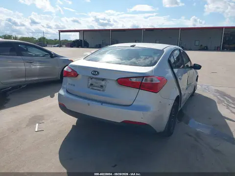 2016 KIA FORTE LX VIN KNAFK4A63G5510920 фото 4