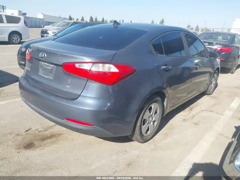 2016 KIA FORTE LX VIN KNAFK4A67G5610910 фото 4