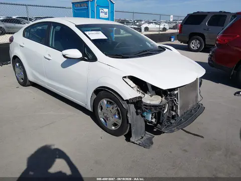 3KPFK4A74HE076864 — 2017 Kia Forte LX, Передняя часть (Front End), фото до ремонта