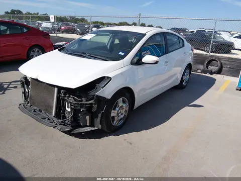 2017 KIA FORTE LX VIN 3KPFK4A74HE076864 фото 2