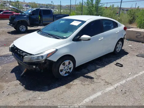 2018 KIA FORTE LX VIN 3KPFK4A75JE218497 фото 2
